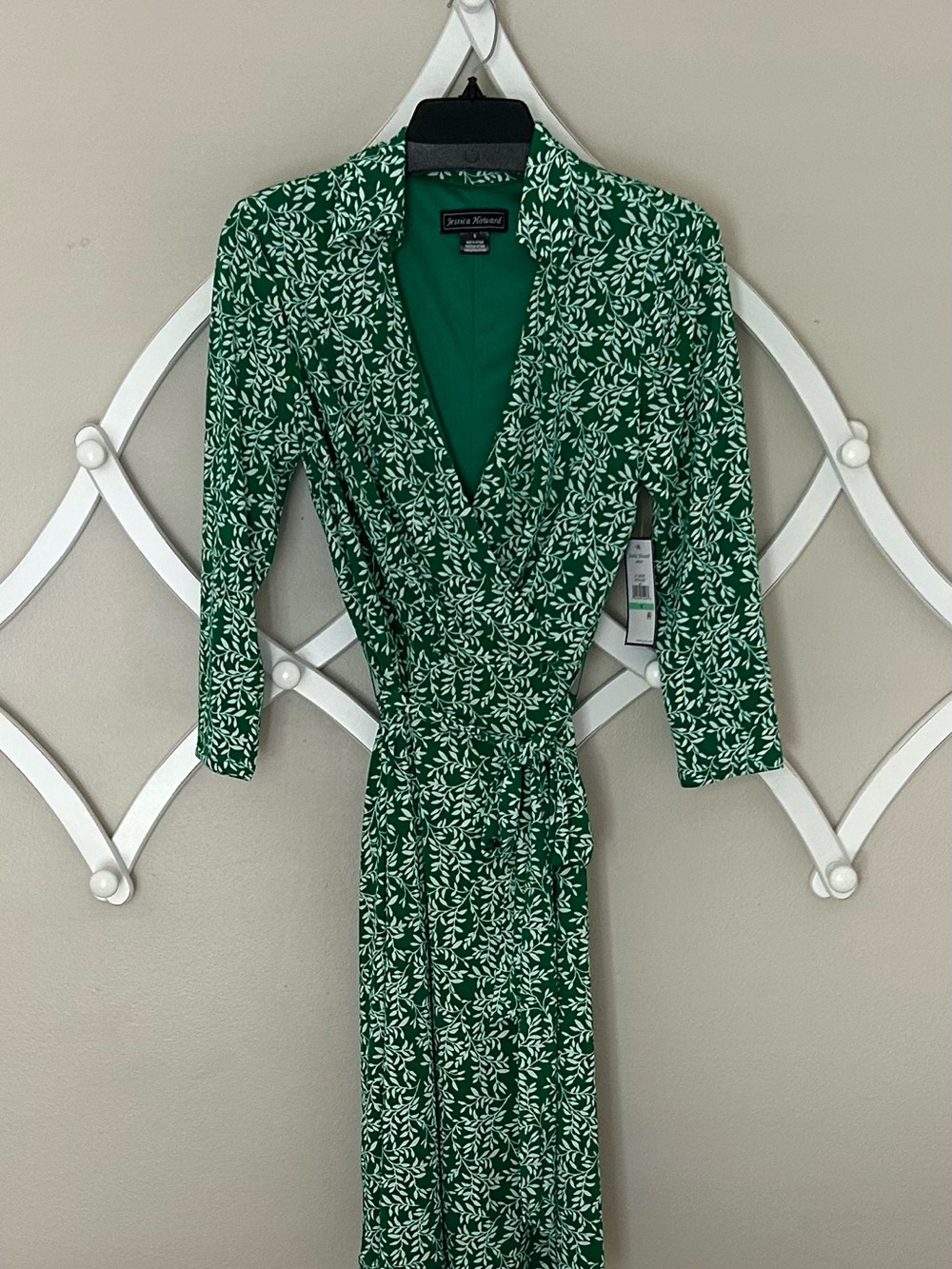 Jessica Howard Green and White 3/4 Sleeve Leaf Print Wrap Dress